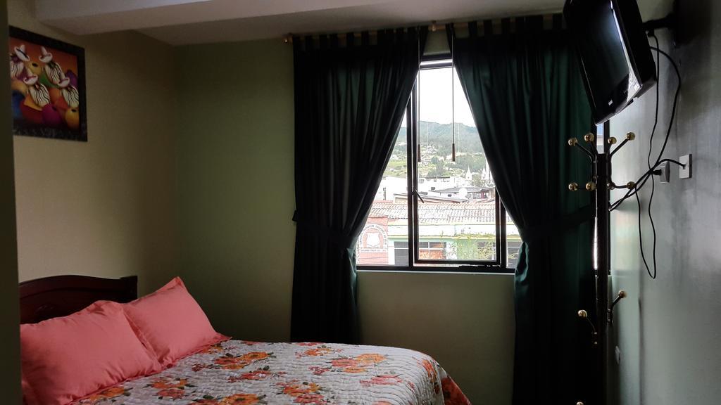 Hostal Los Lirios Loja Ngoại thất bức ảnh