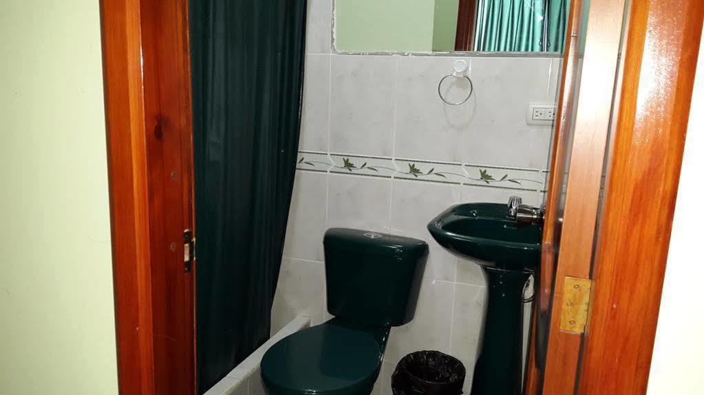 Hostal Los Lirios Loja Ngoại thất bức ảnh