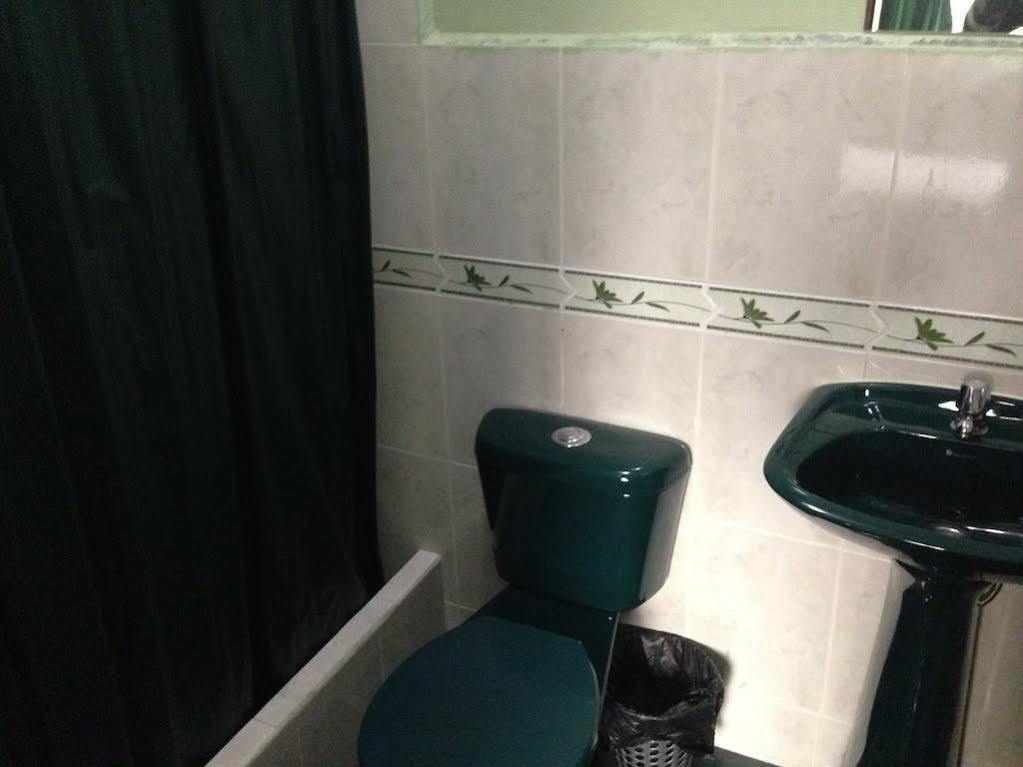 Hostal Los Lirios Loja Ngoại thất bức ảnh
