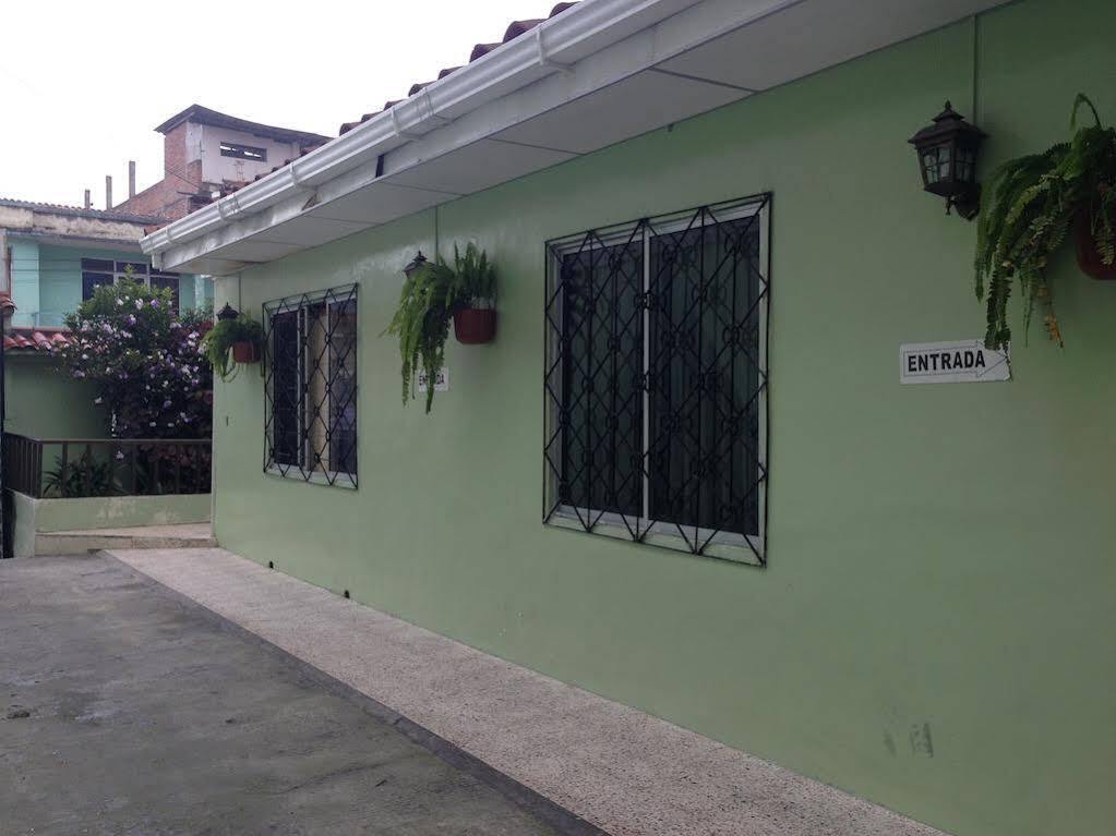Hostal Los Lirios Loja Ngoại thất bức ảnh